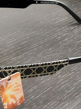 Designer-Inspired Black and Gold Patterned Women’s Sunglass Arms